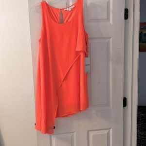 Bright fun summer dress !  Would look great with a Tan!